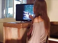 Muller gusta de ollar en liña