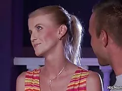 Buceta peluda madura e adolescente lesbianas